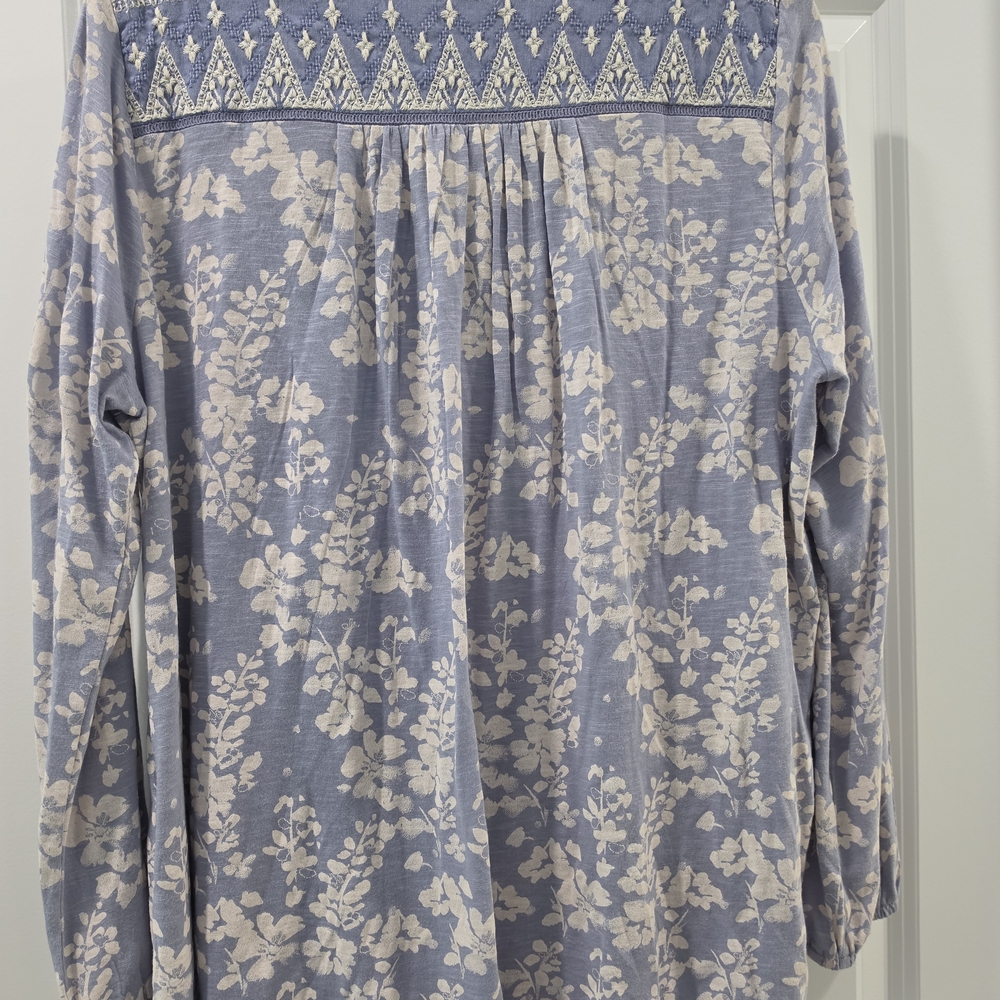Lucky Brand Light Lavender Floral Embroidered V-Neck Tunic - Picture 2 of 6
